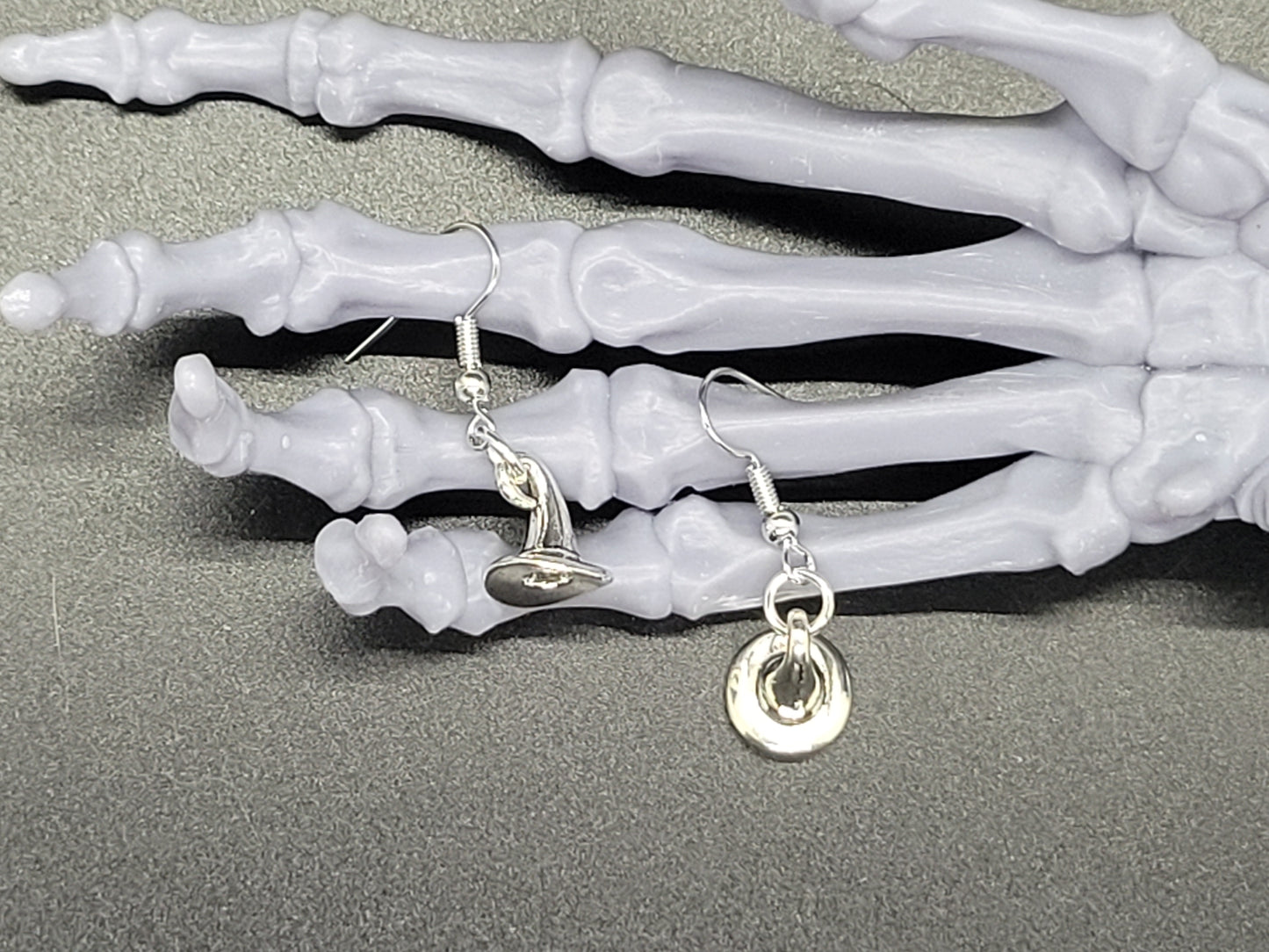 Tiny Witch Hat Metal Earrings Valloween