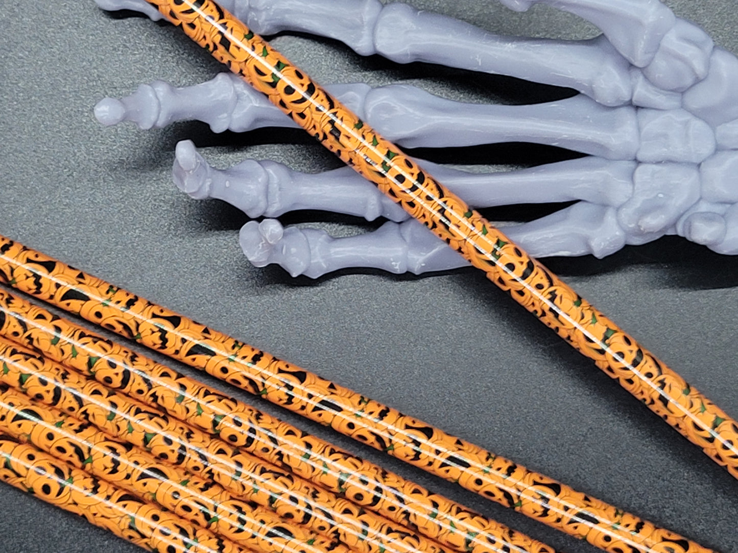 Orange Pumpkins 9 in Reusable Plastic Tumbler Straw