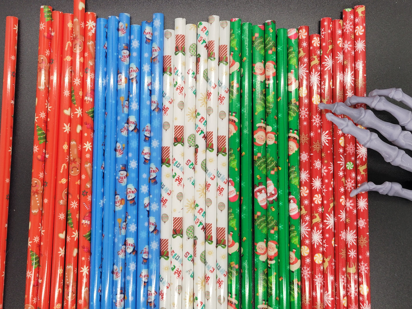 Christmas Red Gingerbread 9 in Reusable Plastic Tumbler Straw