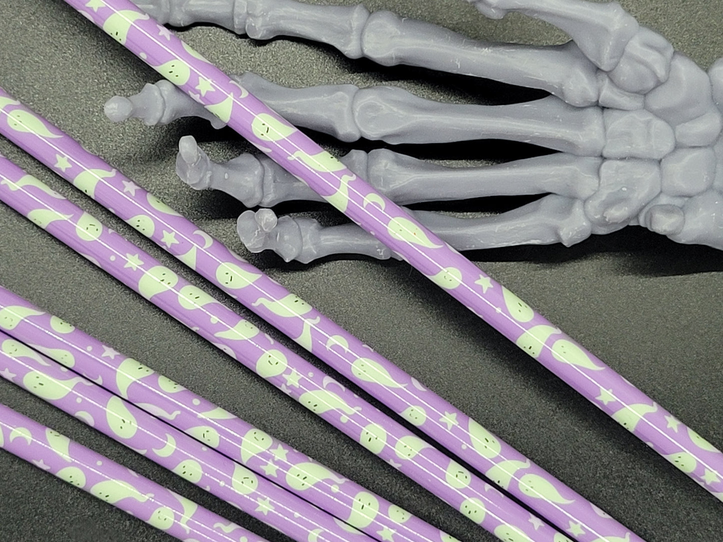 Purple Ghosts 9 in Reusable Plastic Tumbler Straw