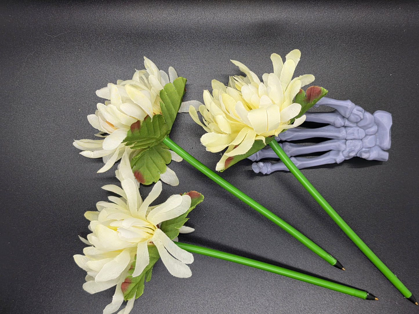 Cream Medium Mum Flower Ink Pen Writting Wedding