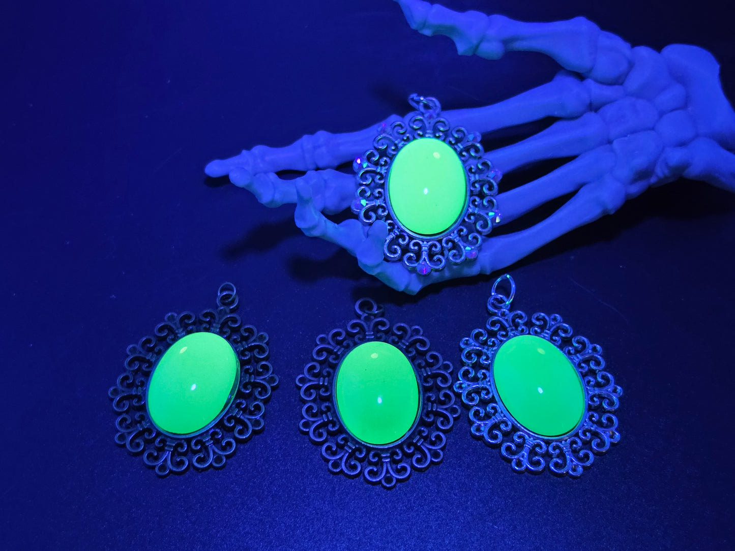 UG Pendant Scroll Green Opal