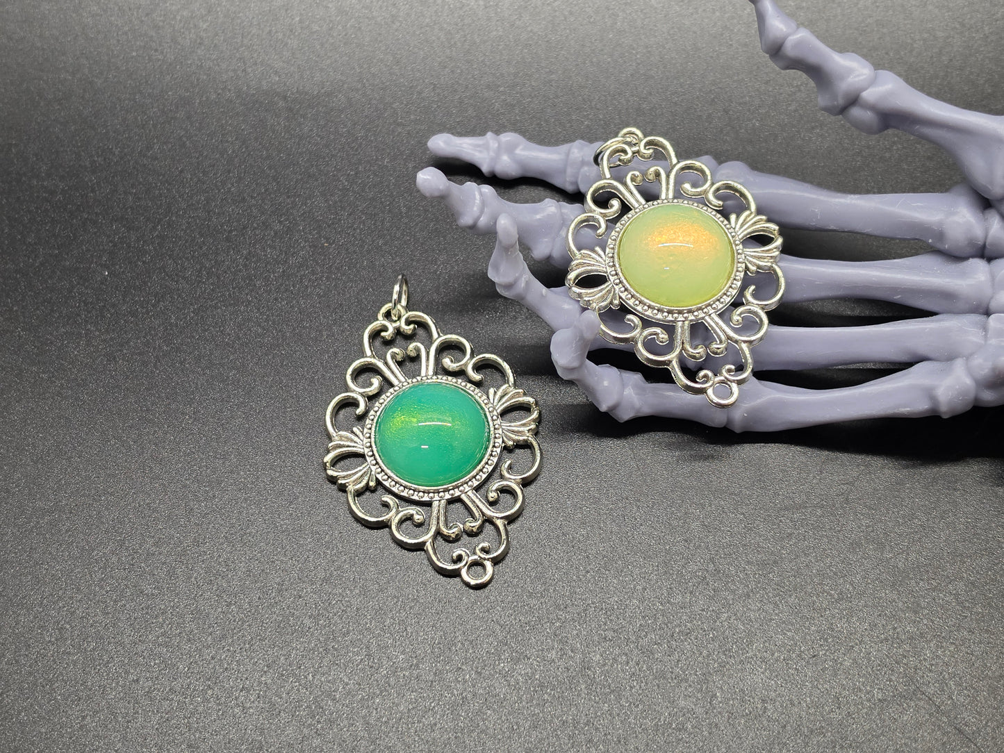 UG Pendant Silver Scroll Yellow or Green Opal
