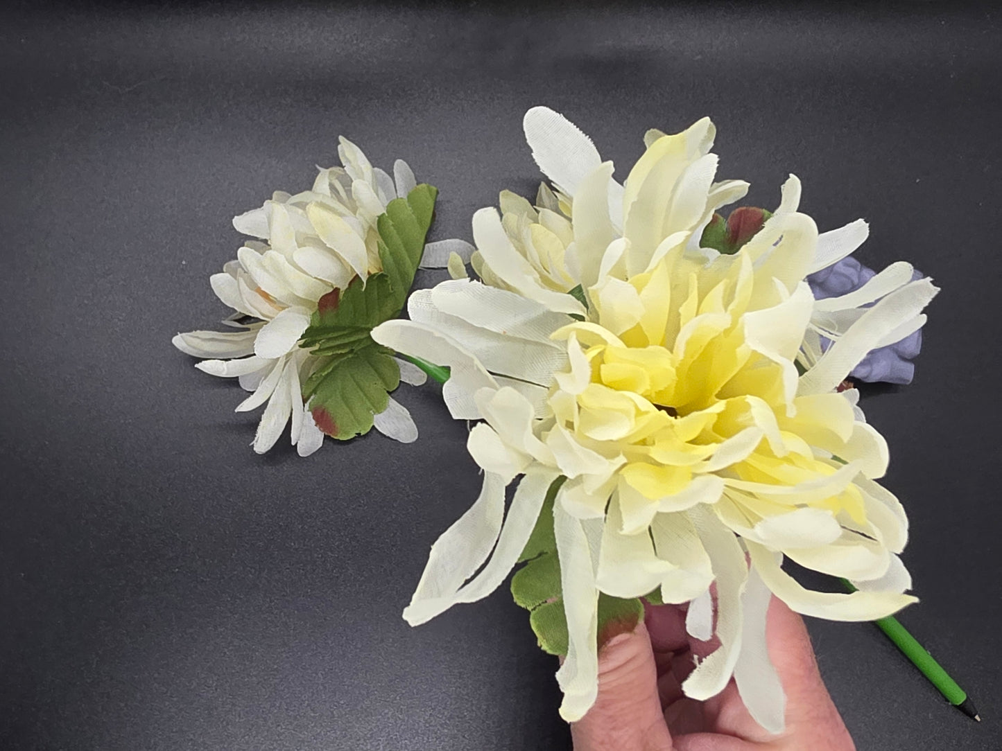 Cream Medium Mum Flower Ink Pen Writting Wedding