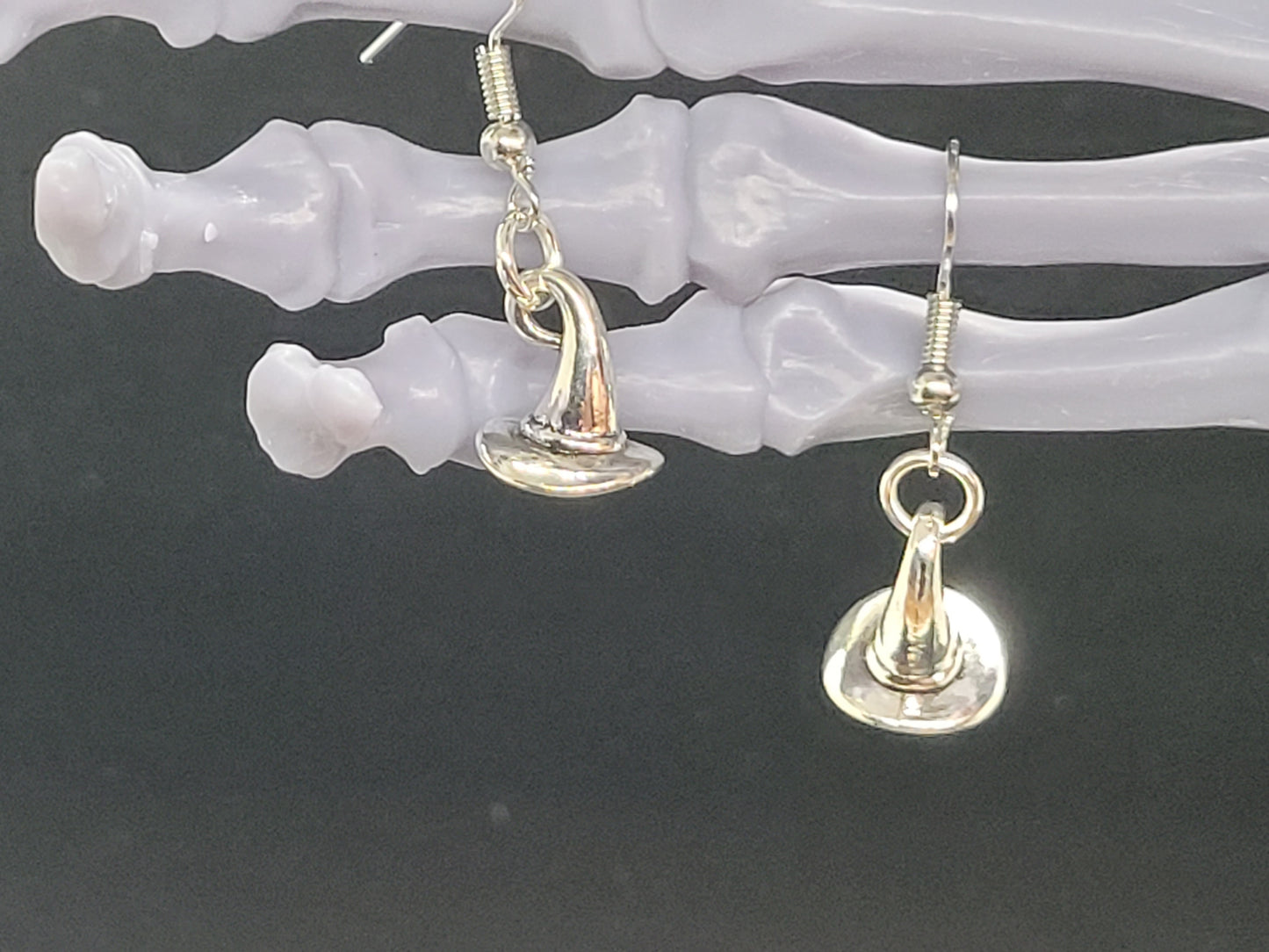 Tiny Witch Hat Metal Earrings Valloween