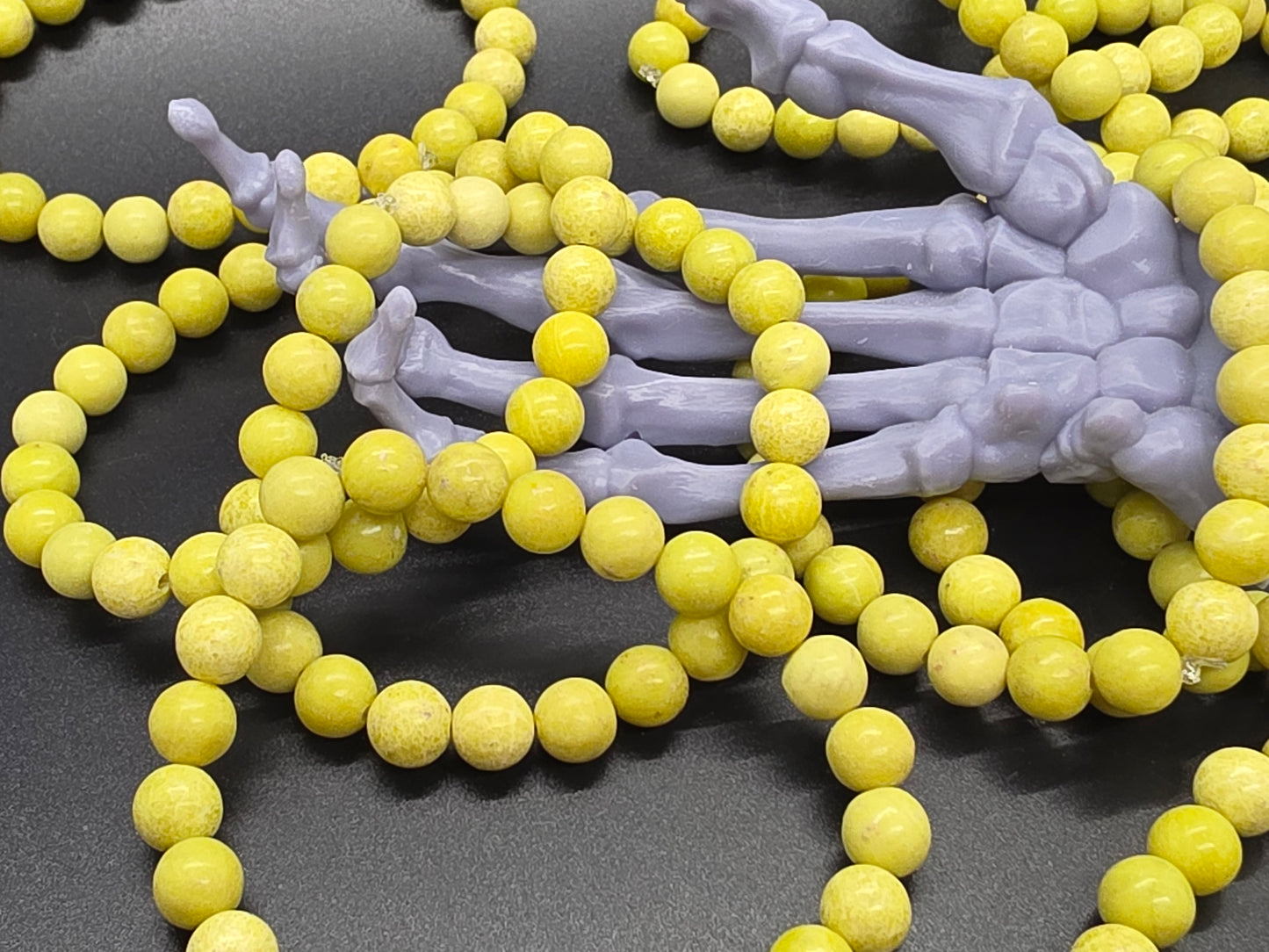 7.5 inch 8mn Stretch Bracelet Yellow Mountain Jade