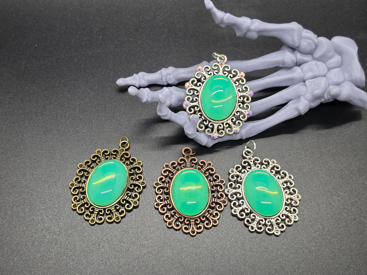UG Pendant Scroll Green Opal