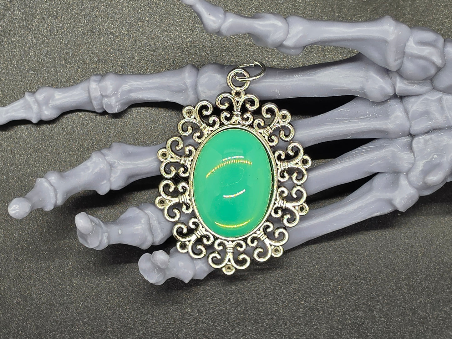 UG Pendant Scroll Green Opal